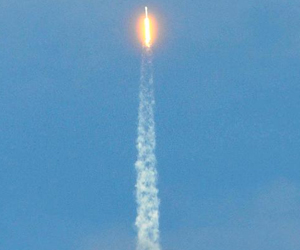   مصر اليوم - سبايس إكس تطلق بنجاح مركبتها دراغون إلى محطة الفضاء الدولية