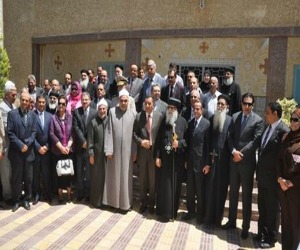   مصر اليوم - محافظ البحيرة يهنئ الأقباط وباخميوس يؤكد على روح المحبة