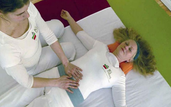   مصر اليوم - مساج شياتسو يُنشّط الدورة الدمويَّة