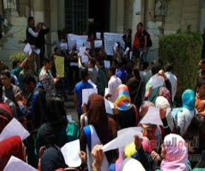   مصر اليوم - طلاب عين شمس ينتقد تقديم موعد الامتحانات