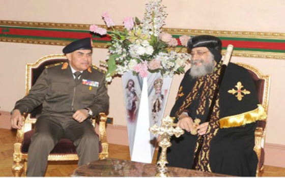   مصر اليوم - صبحي وحجازي وكبار قادة القوات المسلحة يهنئون البابا تواضرس بعيد القيامة المجيد
