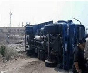   مصر اليوم - انقلاب سيَّارة  ترحيلات على طريق بورسعيد الإسماعيليَّة