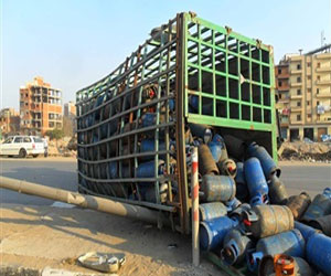 مصر اليوم - ضابط شرطة يمنع انفجار 500 أنبوبة بوتاجاز في شمال قنا