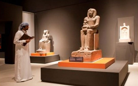   مصر اليوم - أبوظبي للسّياحة والثّقافة تنظّم معرض 100 قطعة فنّيّة تحكي تاريخ العالم