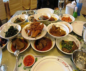   مصر اليوم - استئناف حملة التفتيش على المطاعم في مكة المكرمة