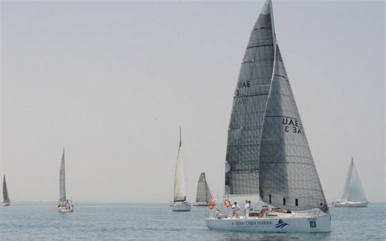   مصر اليوم - القارب شهرزاد يتوج بجائزة سباق صير بني ياس للزوارق الشراعية 2014