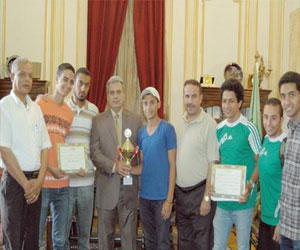 مصر اليوم - نصار يستقبل فريق نادي تجديف الجامعة الفائز ببرونزية بطولة الجمهورية