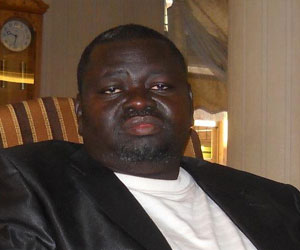   مصر اليوم - تكريم مصري للشاعر الموريتاني ولد محمد عينين