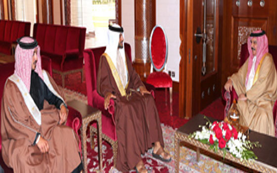   مصر اليوم - ملك البحرين يستقبل الفريق البحريني المشارك في ترايثلون دبي