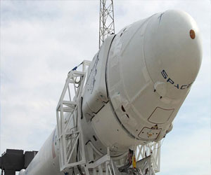   مصر اليوم - كبسولة الشحن دراغون تصل إلى المحطَّة الدوليَّة للفضاء