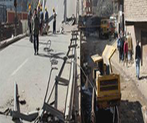   مصر اليوم - هبوط جزئي في كوبري أولاد نصير في سوهاج