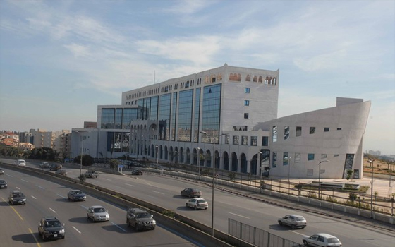   مصر اليوم - احتجاجات عارمة في جامعة الجزائر إثر محاولة انتحار طالب