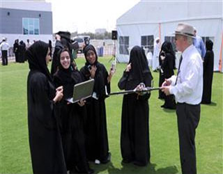 مصر اليوم - طلاب تقنيّة دبي يبتكرون 3 تطبيقات ذكيّة