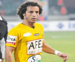   مصر اليوم - الزكرومي يقاطع تدريبات الجيش احتجاجا على إبعاده عن المباريات