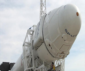   مصر اليوم - كبسولة الشحن دراغون تصل إلى المحطَّة الدوليَّة للفضاء