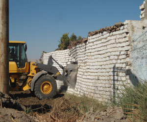   مصر اليوم - تحذير من التقاعس عن إزالة التعدِّيات على أراضي الأقصر