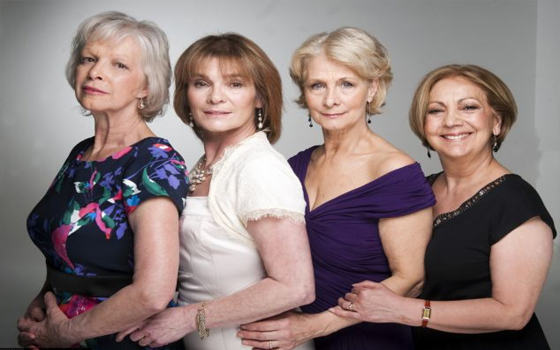   مصر اليوم - نجمات البوب في الستينات والسبعينات ينتقدنّ مايلي سايرس وريانا