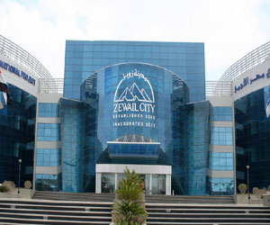   مصر اليوم - الرئيس الأكاديمي لجامعة زويل يلتقي أولياء أمور الطلاب