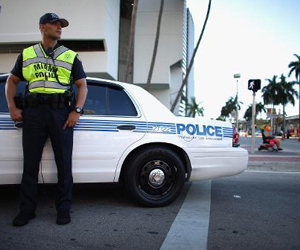   مصر اليوم - سيارة تصطدم بكنيسة في فلوريدا خلال قداس عيد الفصح