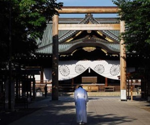   مصر اليوم - أكثر من 140 مشرّعًا يابانيًا يزورون ضريح ياسوكوني المثير للجدل