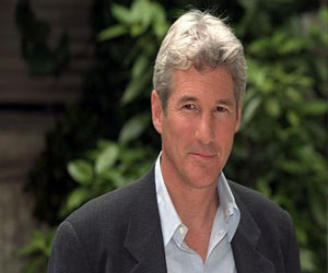   مصر اليوم - النجم الأميركي ريتشارد غير في علاقة عاطفية جديدة