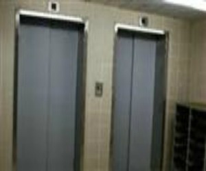   مصر اليوم - إنقاذ طفلين بعد احتجازهما داخل مصعد في سوهاج