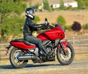   مصر اليوم - نصف قائدى الدراجات البخارية يعترفون بالتحدث في الهاتف المحمول