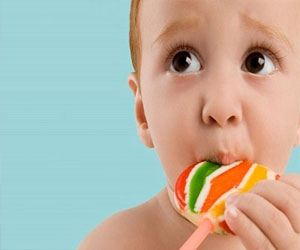   مصر اليوم - المصاص حلويات تجذب الأطفال منذ القدم