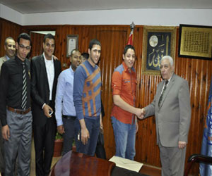   مصر اليوم - العبد يُكرّم البرلمان الطلابيّ في كليّة دراسات ديدامون