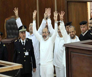   مصر اليوم - محاكمة البلتاجي وحجازي بتهمة تعذيب شرطيين في رابعة