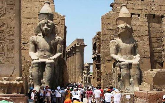   مصر اليوم - زعزوع يؤكّد على تدريب 400 فرد أمن على أجهزة خاصّة لتأمين السياحة