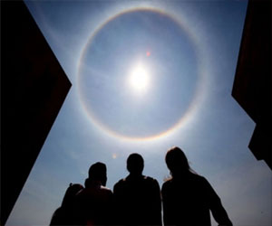   مصر اليوم - رصد هالة شمسية نادرة الحدوث في اليمن