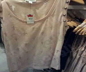   مصر اليوم - متجر سويدي للملابس النسائية يستعين بموظفاته في الاعلانات