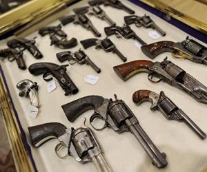   مصر اليوم - ضبط الف تلميذ يحملون أسلحة داخل المدارس في بريطانيا