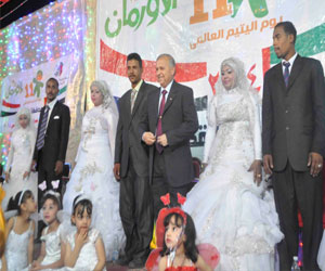   مصر اليوم - جمعية الأورمان تقيم زفافًا جماعيًا في حضور محافظ الأقصر