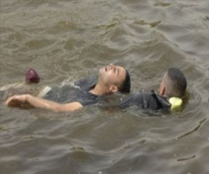 مصر اليوم - العثور على جثَّة شاب داخل مصرف في المنيا