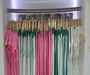   مصر اليوم - متجر سويدي للملابس النسائية يستعين بموظفاته في الإعلانات