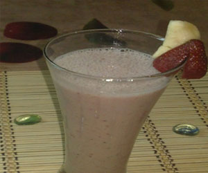   مصر اليوم - عصير الموز بالفراولة