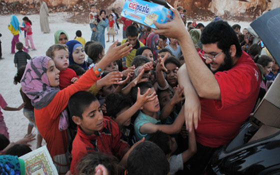 مصر اليوم - الإعلامي عبد الله الشاووش يفوز بجائزة المؤسّسة الخيريّة الملكيّة في البحرين