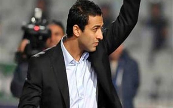   مصر اليوم - ميدو يطلب ضم محمود عزت مدافع المقاولون للزمالك