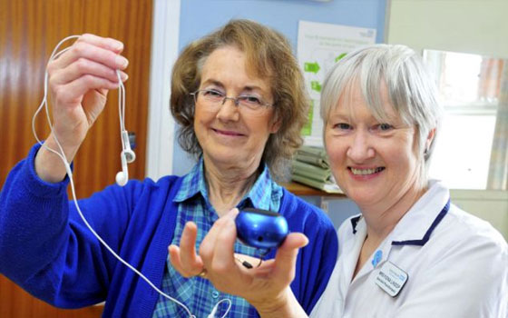   مصر اليوم - أغنية Tiger Feet تُساهم في شفاء سيدة مُسنّة مصابة بمرض باركنسون