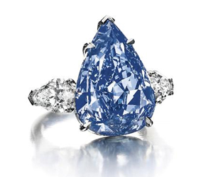   مصر اليوم - اكبر قطعة من الماس الأزرق تعرض في مزاد في جنيف