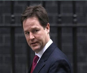   مصر اليوم - نائب رئيس الوزراء البريطاني يدعو إلى إنهاء رئاسة الملكة لكنيسة إنكلترا