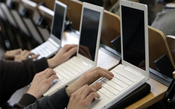   مصر اليوم - لجنة الاتصالات الأميركيّة تدرس سنّ قواعد حياد الإنترنت