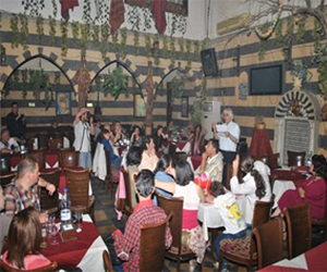   مصر اليوم - جمعية أبناء سورية الأم تقيم مهرجانًا ثقافيًا في دمشق القديمة