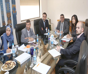   مصر اليوم - عزام سليط يطلع على برامج المجموعة المتكاملة للتكنولوجيا