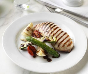   مصر اليوم - الدجاج المشوي مع الخضر والبشاميل