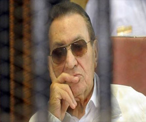   مصر اليوم - مبارك يصل إلى مقرّ مُحاكمته في قضية القرن