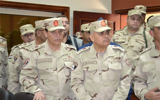 مصر اليوم - وزير الدِّفاع صدقي صبحي يُؤكِّد أنَّ أمن مصر القومي مُهمِّة مُقدَّسة والجيش حصنها المنيع