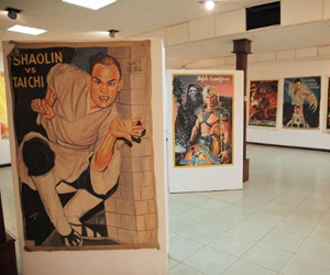   مصر اليوم - الملصقات الغانية للأفلام الهوليوودية تنتشر عالميًا